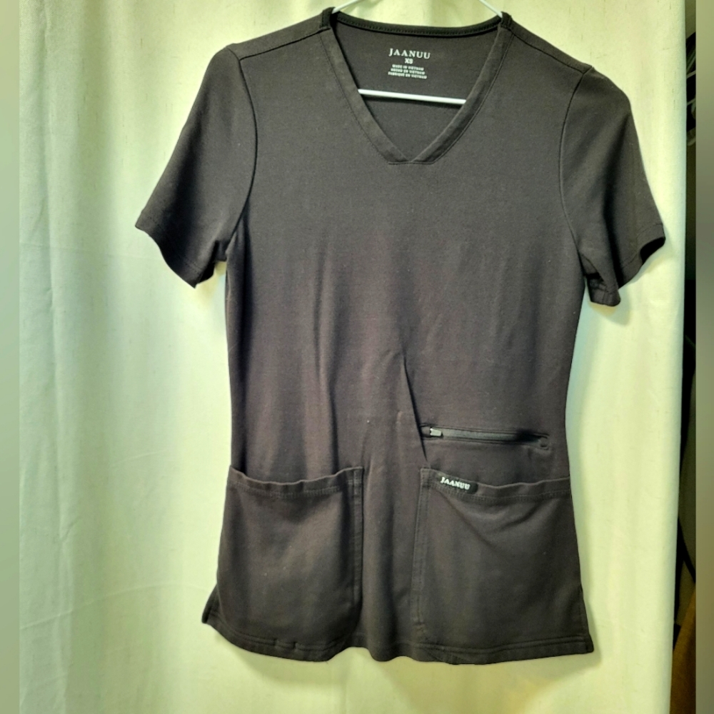 Jaanuu scrub top